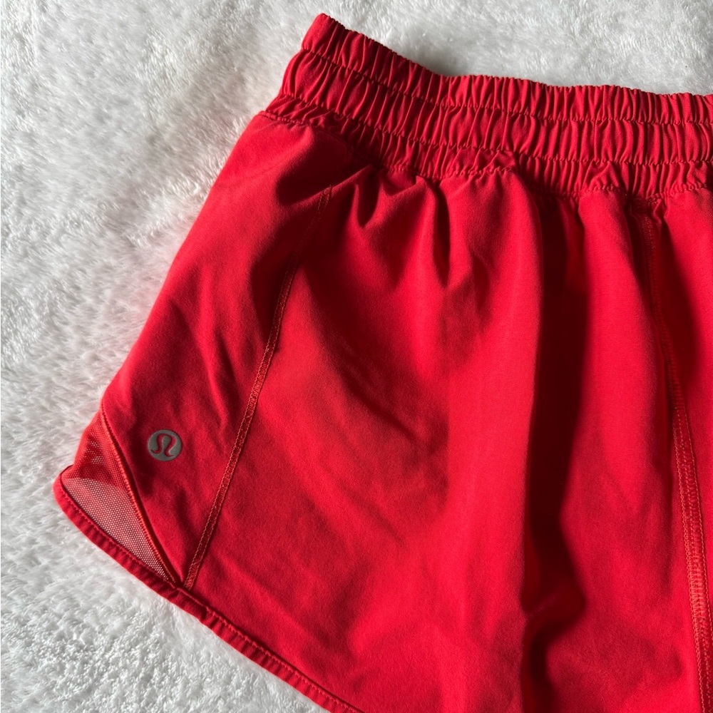 lululemon woman’s bright red m hotty hot short 2.5 inseam size 6